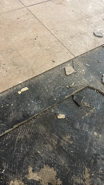 Black bitumen mastic floor removal in a EC4 flat